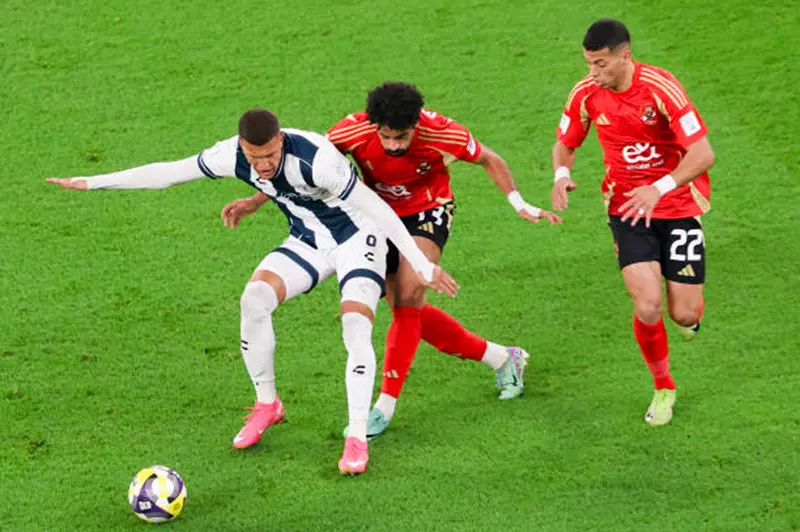 الأهلي وباتشوكا